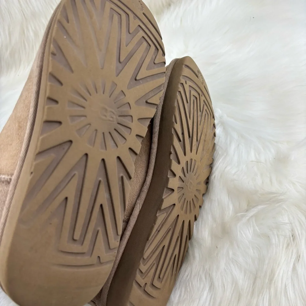 UGG Pull up Chestnut Shearling Winter Boots size 9